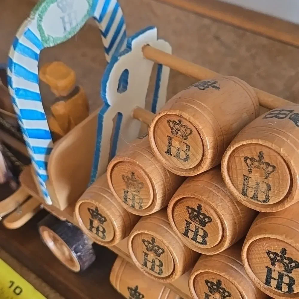 VINTAGE GERMAN HOFBRAUHAUS HB BEER HAND CARVED WOODEN BEER WAGON 17